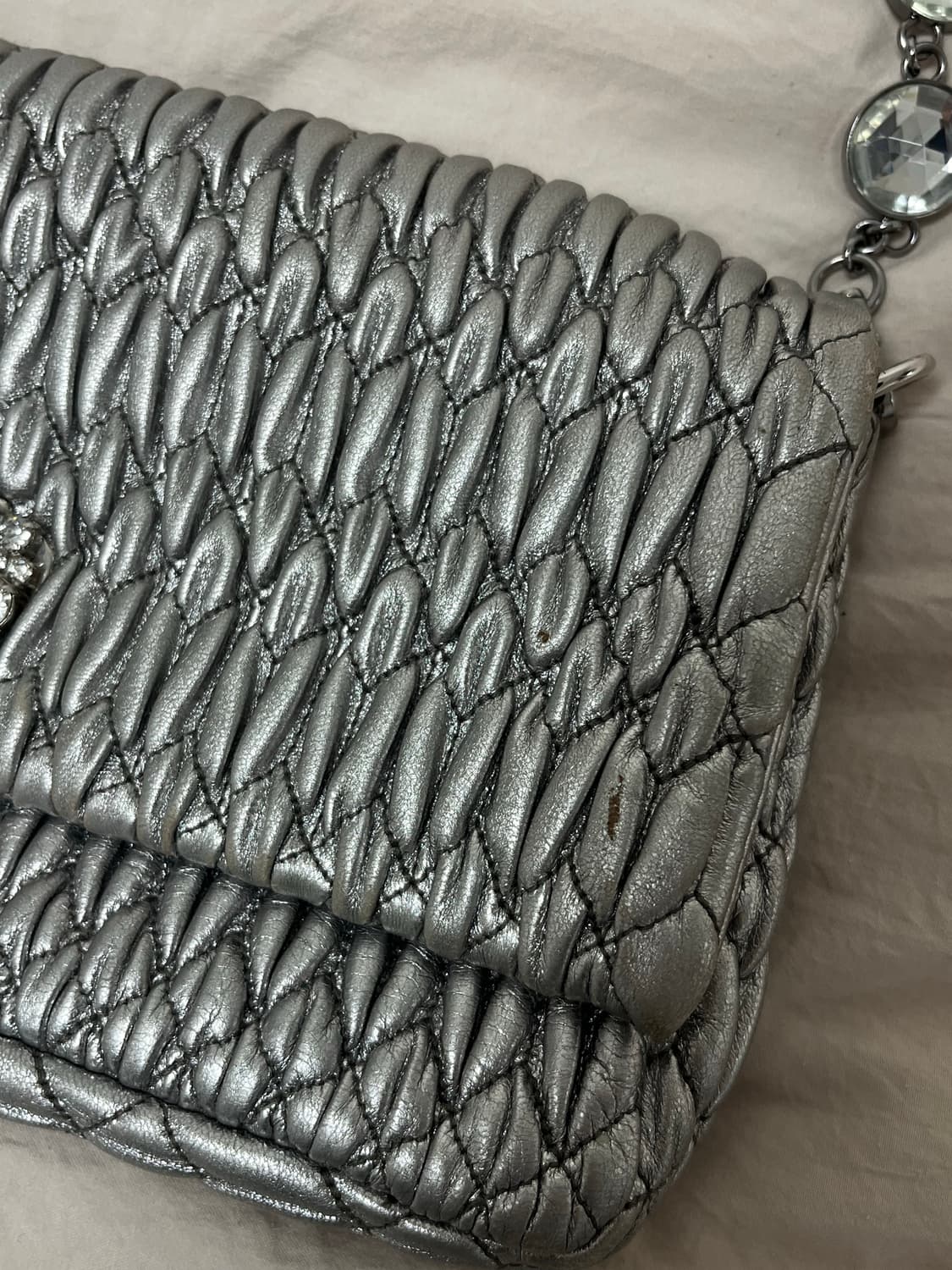 미우미우 마테라쎄 크리스탈 숄더백 상품이미지6