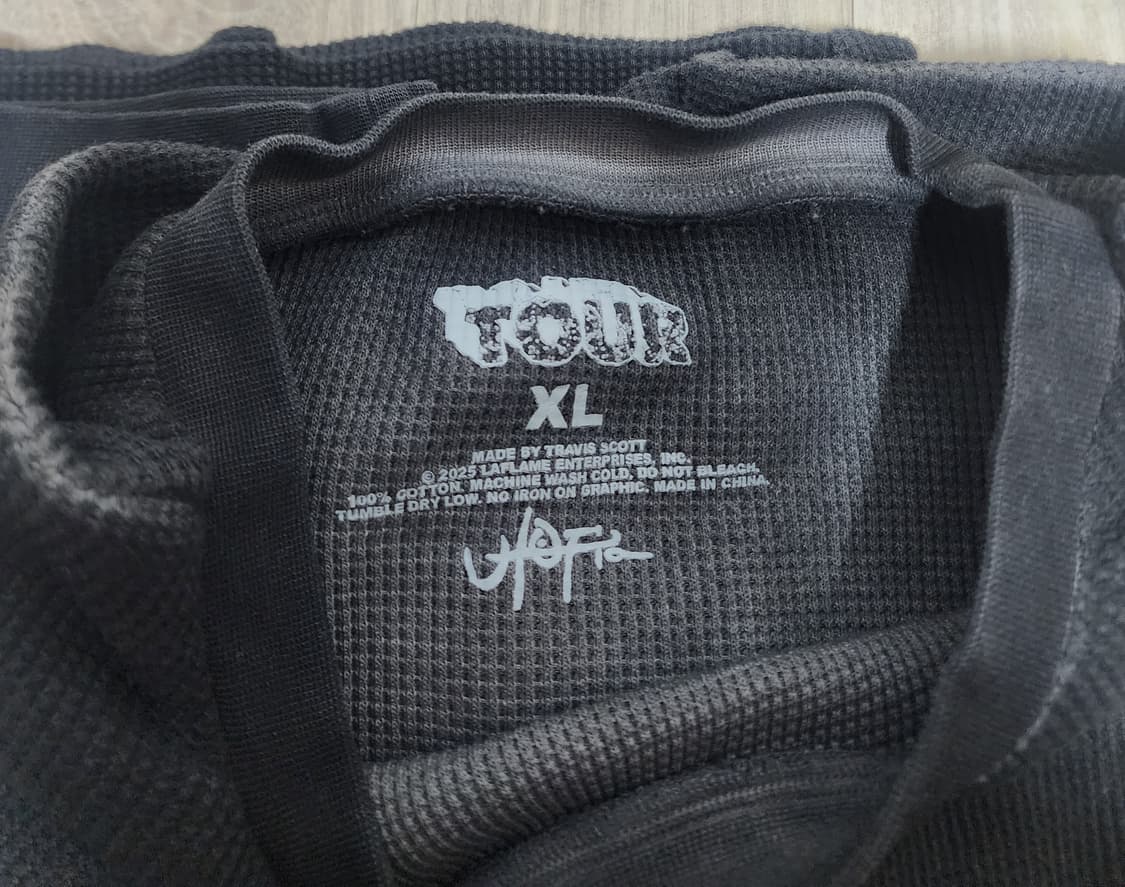 [XL] 트래비스 스캇 2025 투어 콘서트 (막시무시) 써멀 롱 슬리브 상품이미지4