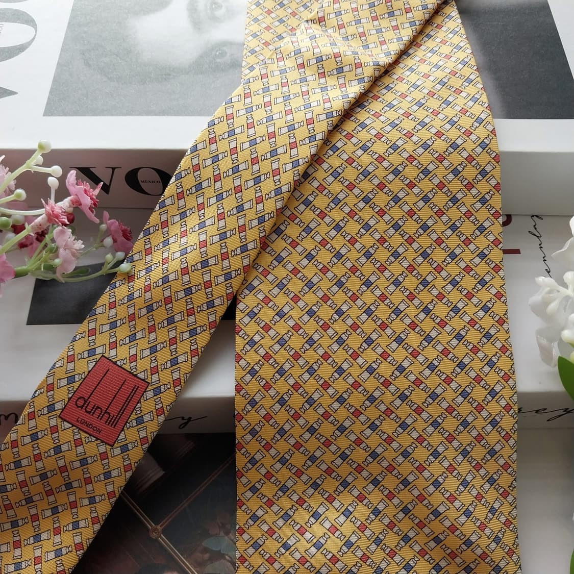 던힐 실크 옐로우 페인트 모티브 넥타이 9cm A등급 K2103
 상품이미지3