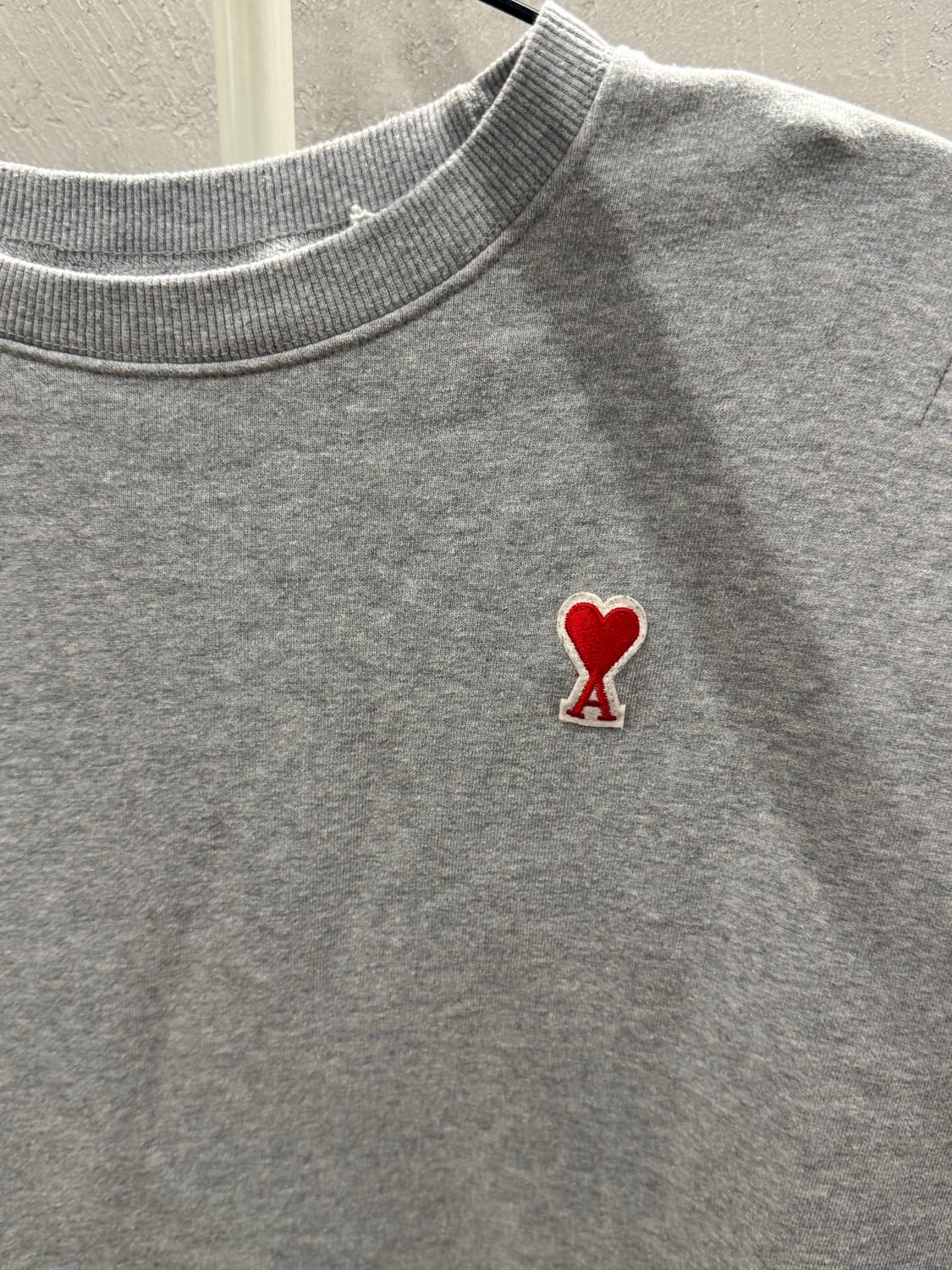 아미 스몰하트 로고 맨투맨 그레이 M 상품이미지3