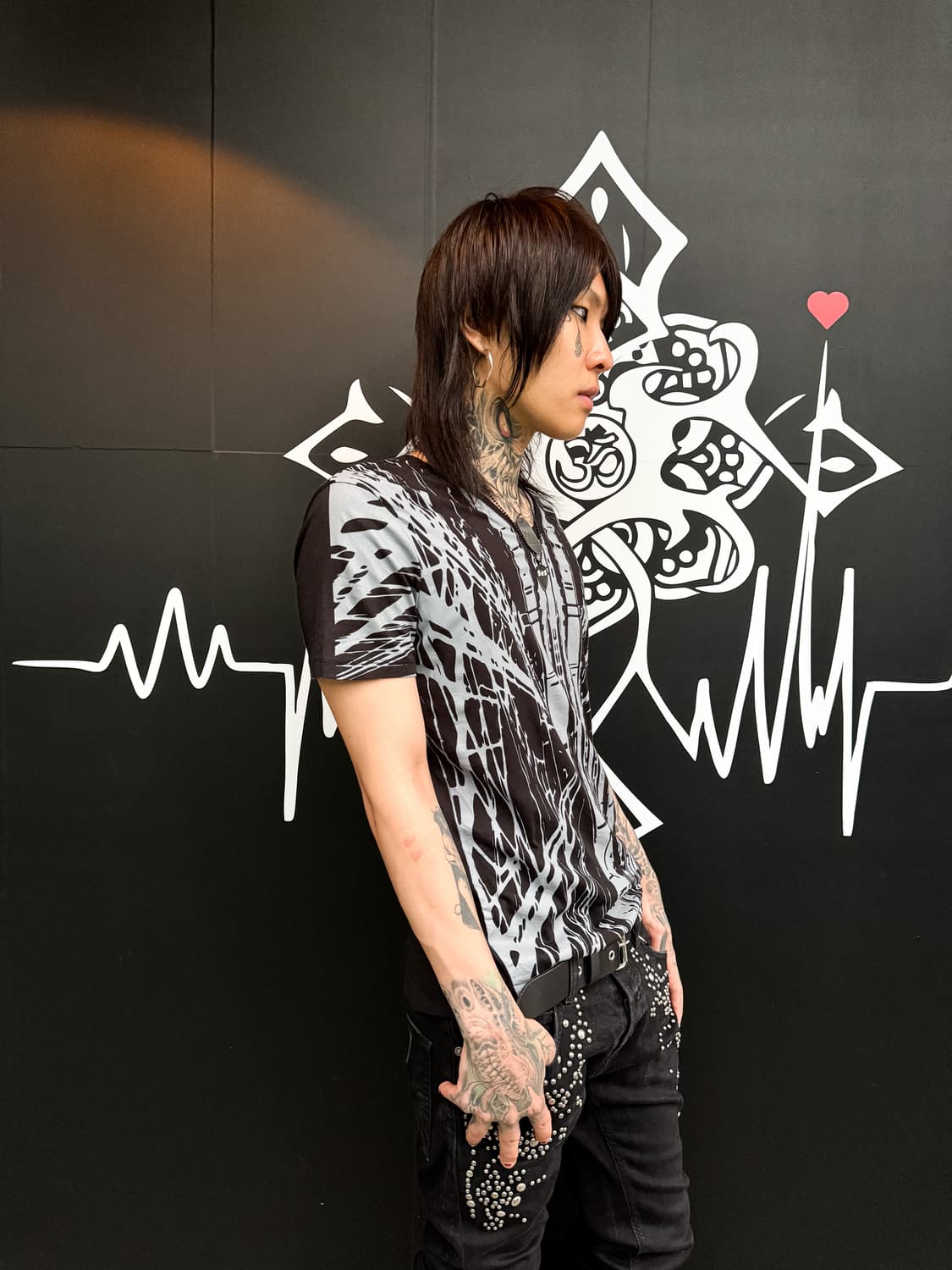 Armani Exchange – Graphic V-Neck T-Shirt 상품이미지5