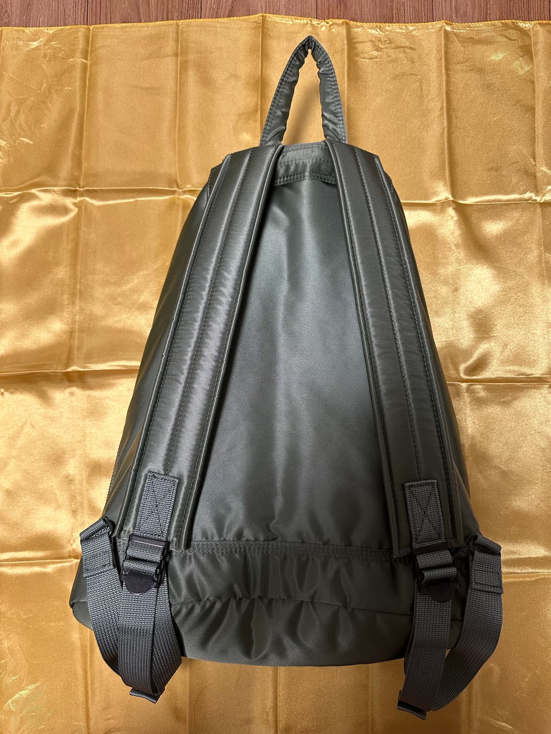 포터 탱커 백팩(구형) 세이지 그린 판매합니다 상품이미지3