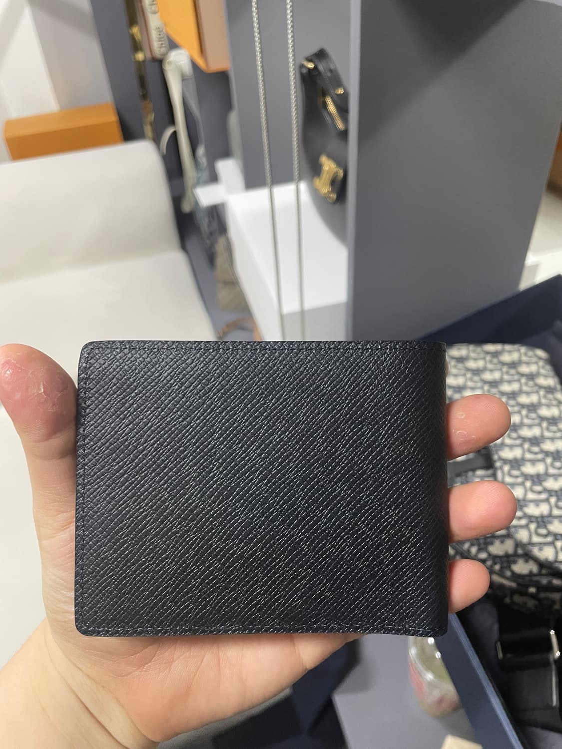 루이비통 타이가 슬렌더 월릿 블랙 반지갑 상품이미지2