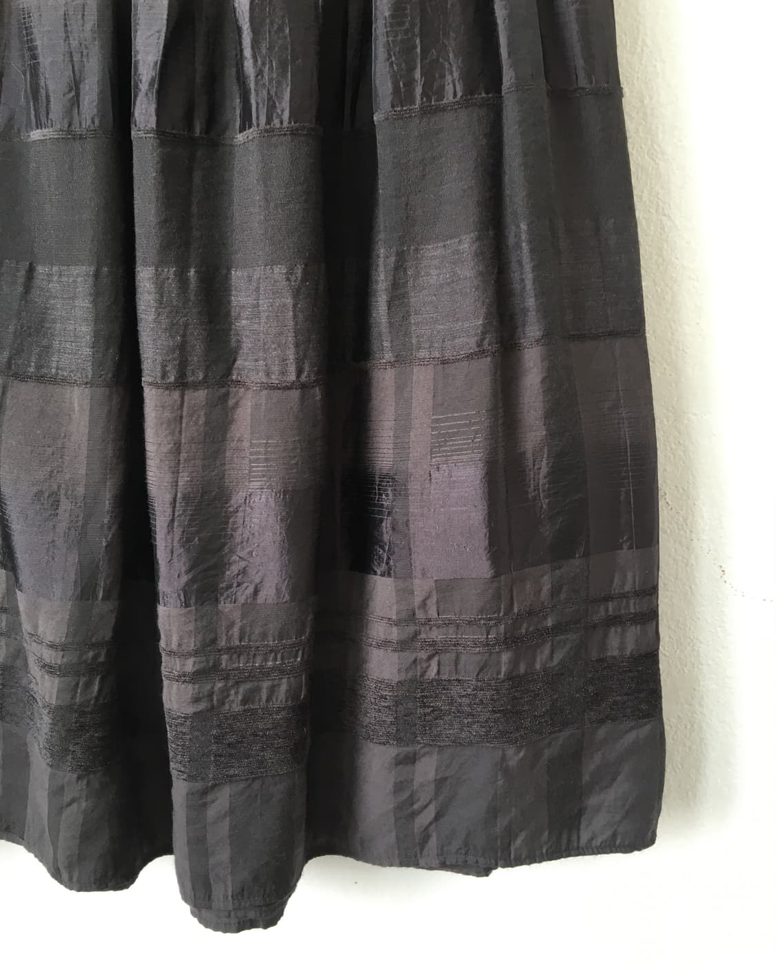 Reversible pattern glossy skirt 상품이미지3