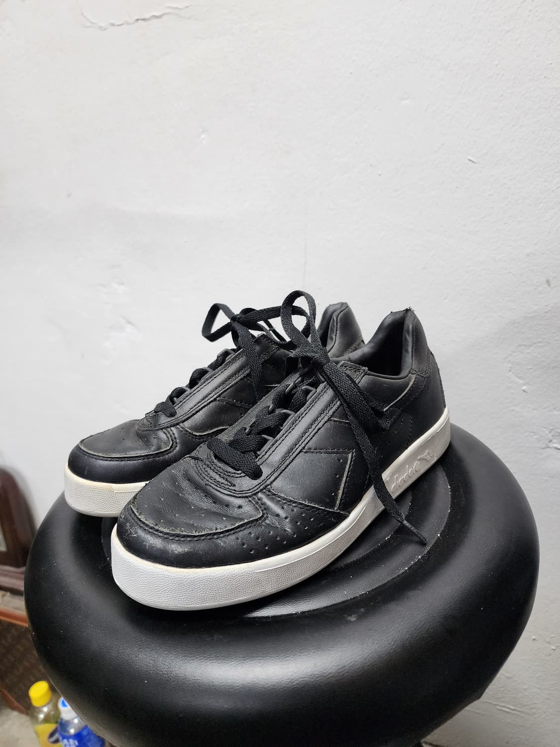 디아도라 블랙 레더 스니커즈.. 상품이미지1