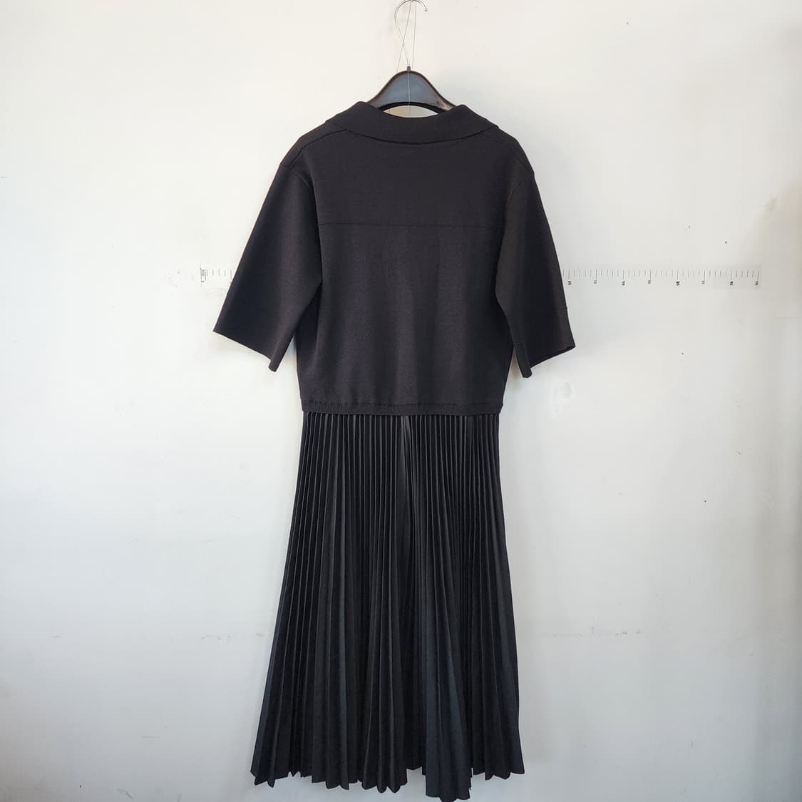 스테파넬 블랙 카라넥 플리츠 원피스 상품이미지4