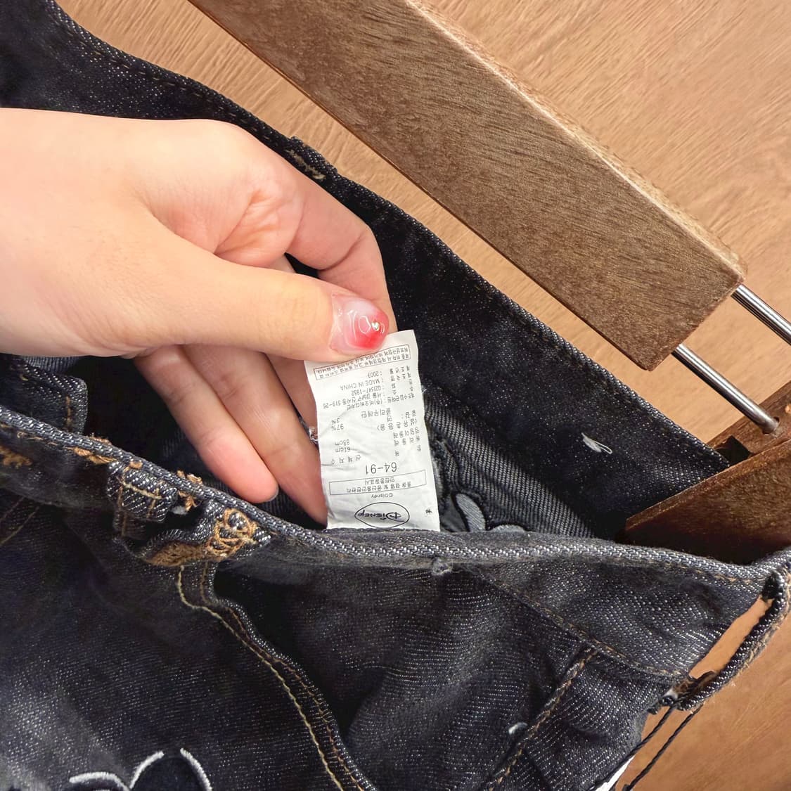 디즈니 데님 미니 스커트 미키 프린팅 백 슬릿 디테일 H라인 흑청 상품이미지9