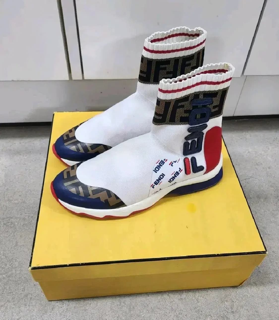 펜디 신발 펜디×필라 콜라보 삭스 스니커즈 37사이즈 (정품) 상품이미지2