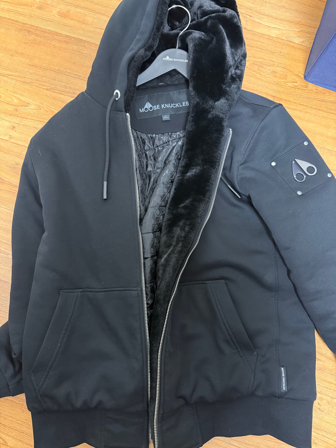 무스너클 버니스웨터 블랙퍼 상품이미지1