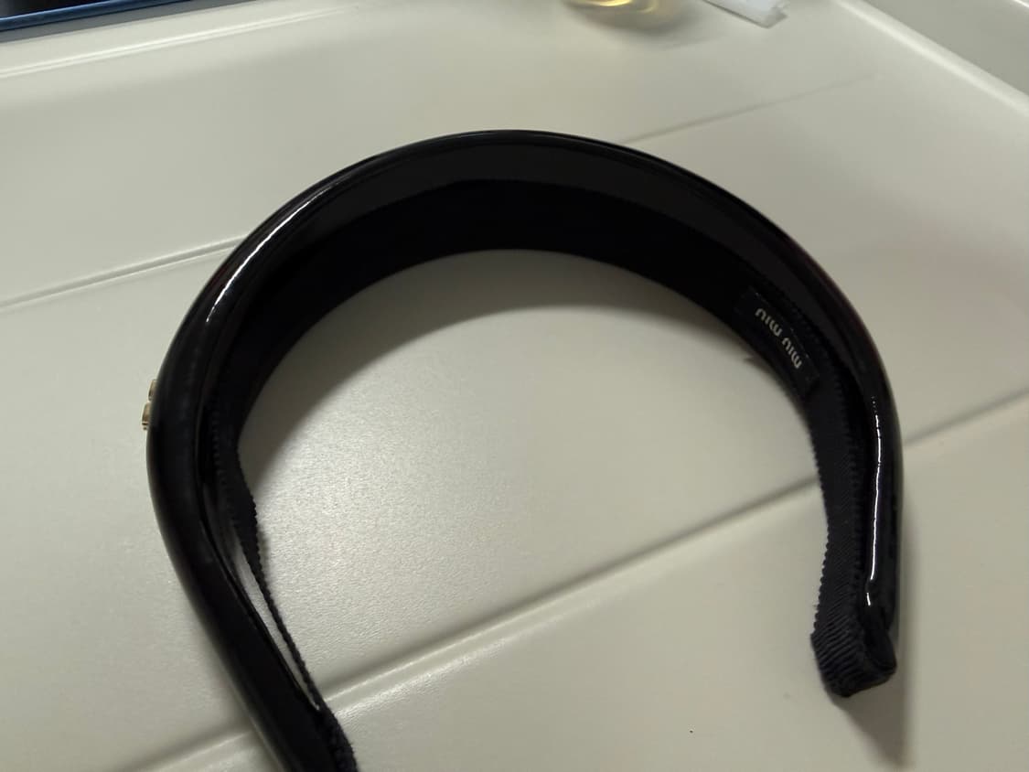 페이턴트 가죽 헤드밴드 미우미우(정품) 상품이미지8