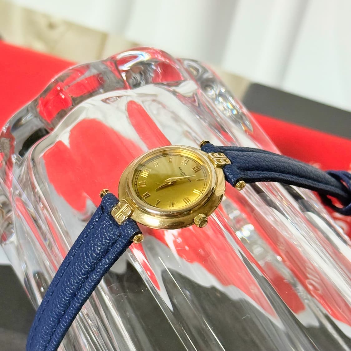 발렌시아가 BB로고 빈티지 라운드골드 워치 상품이미지6