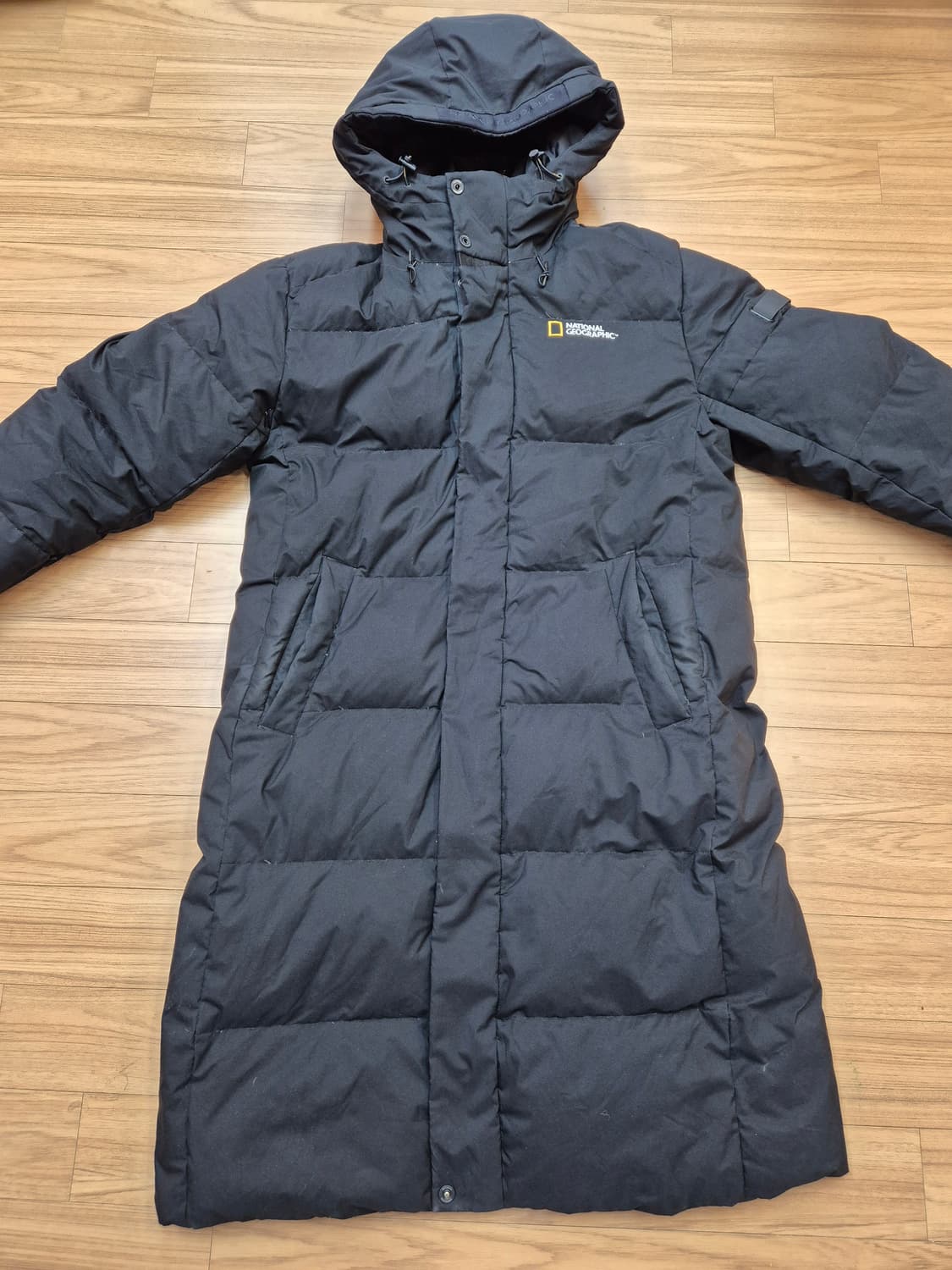 내셔널지오그래픽 롱패딩 블랙 L사이즈 판매합니다. 충전재는 오리털 80% 상품이미지1