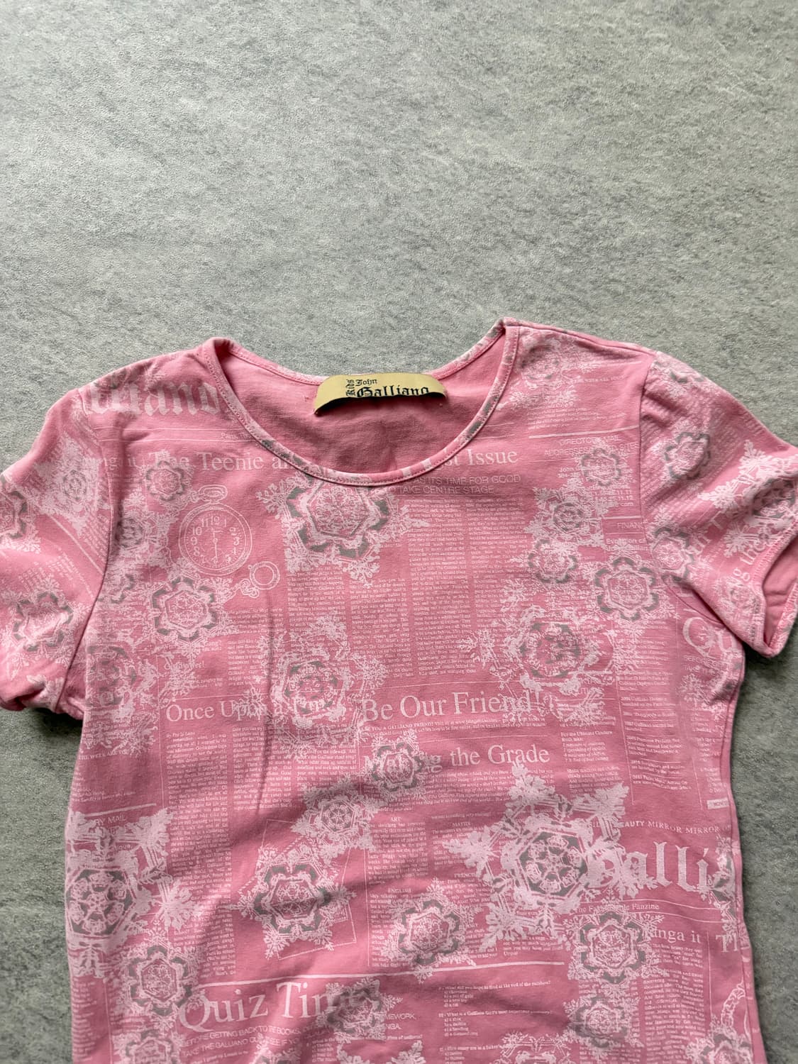 존 갈리아노 뉴스페이퍼 반팔 티셔츠 상품이미지3