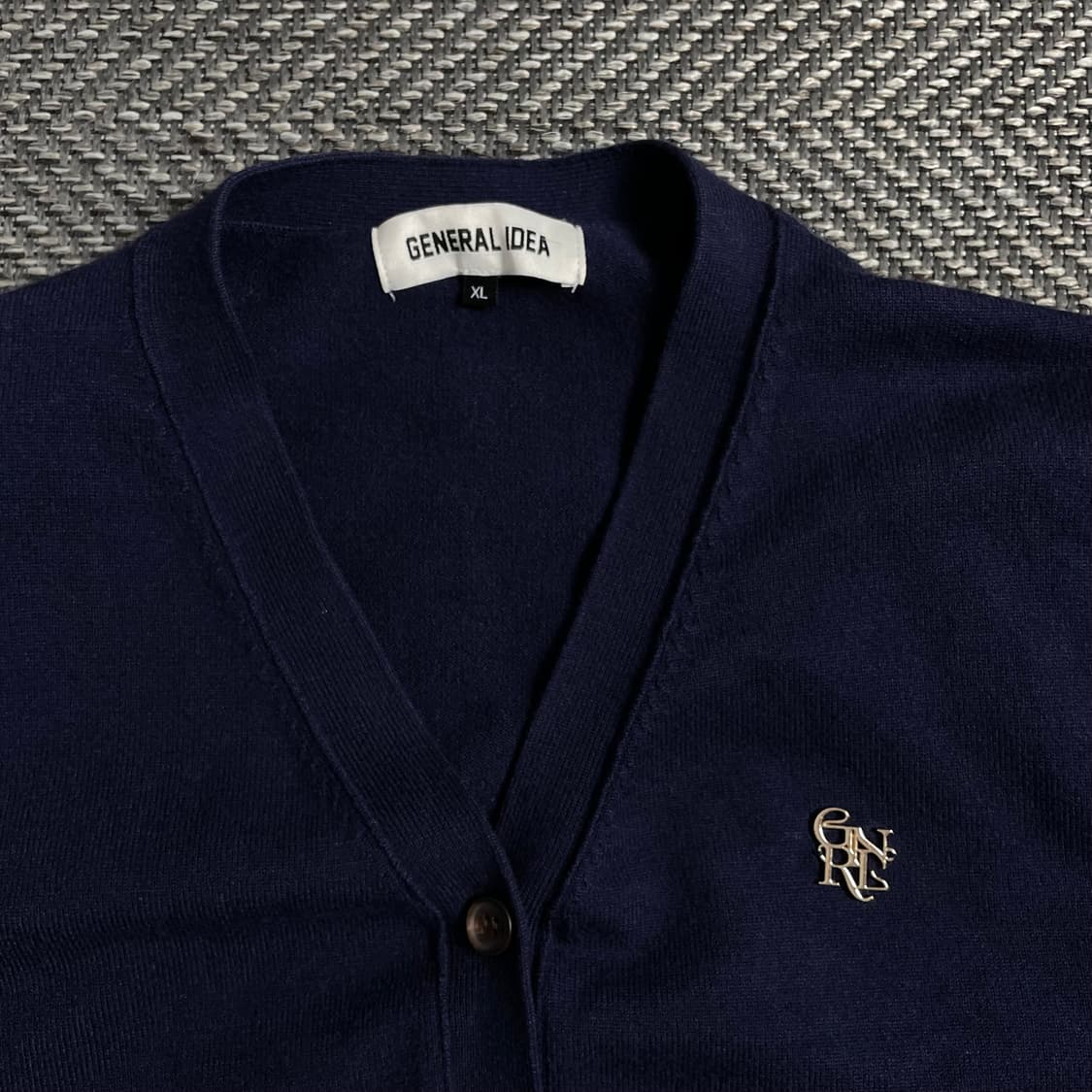 제너럴아이디어 에센셜 로고 뱃지 가디건 네이비y 5006 상품이미지4