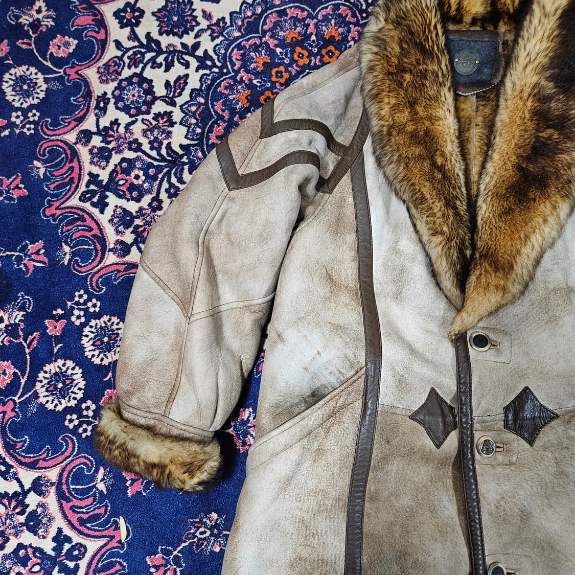 모플로비즈 90's 램스킨 사이드 라인 3버튼 무스탕 코트 상품이미지3