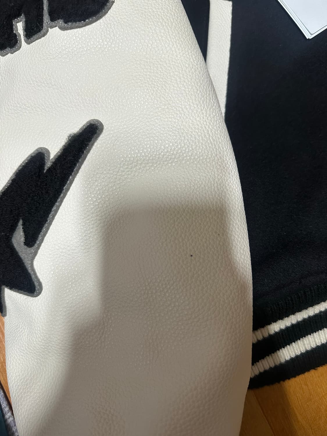 베이프 네이버후드 바시티 검흰 상품이미지2