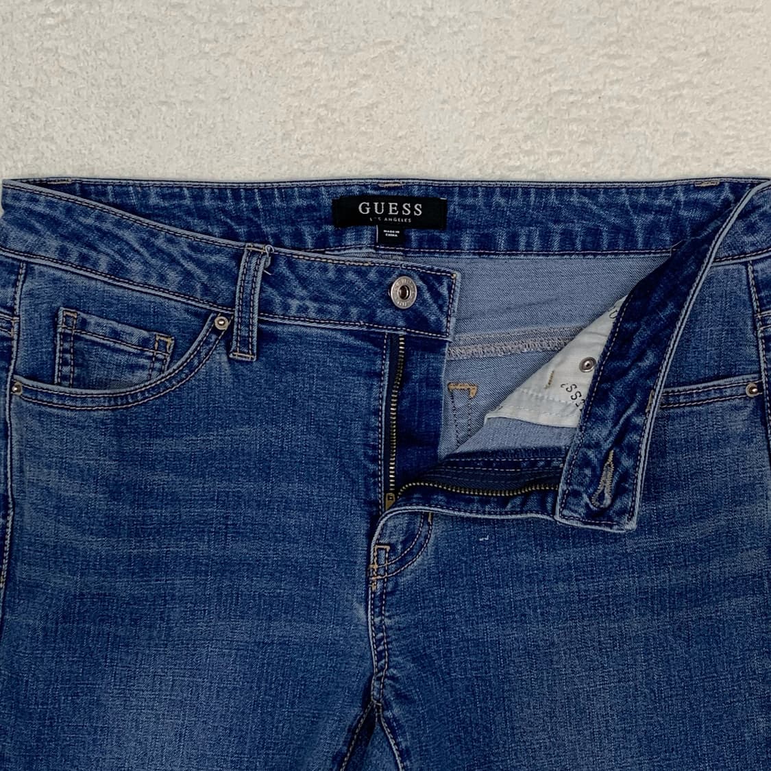 [31] 게스 메탈플레이트 부츠컷 데님팬츠 상품이미지4