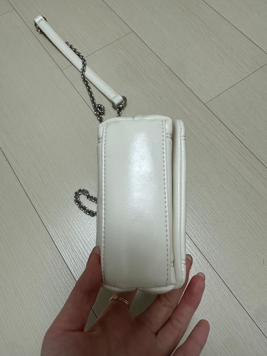 마뗑킴 화이트 크로스백 상품이미지3