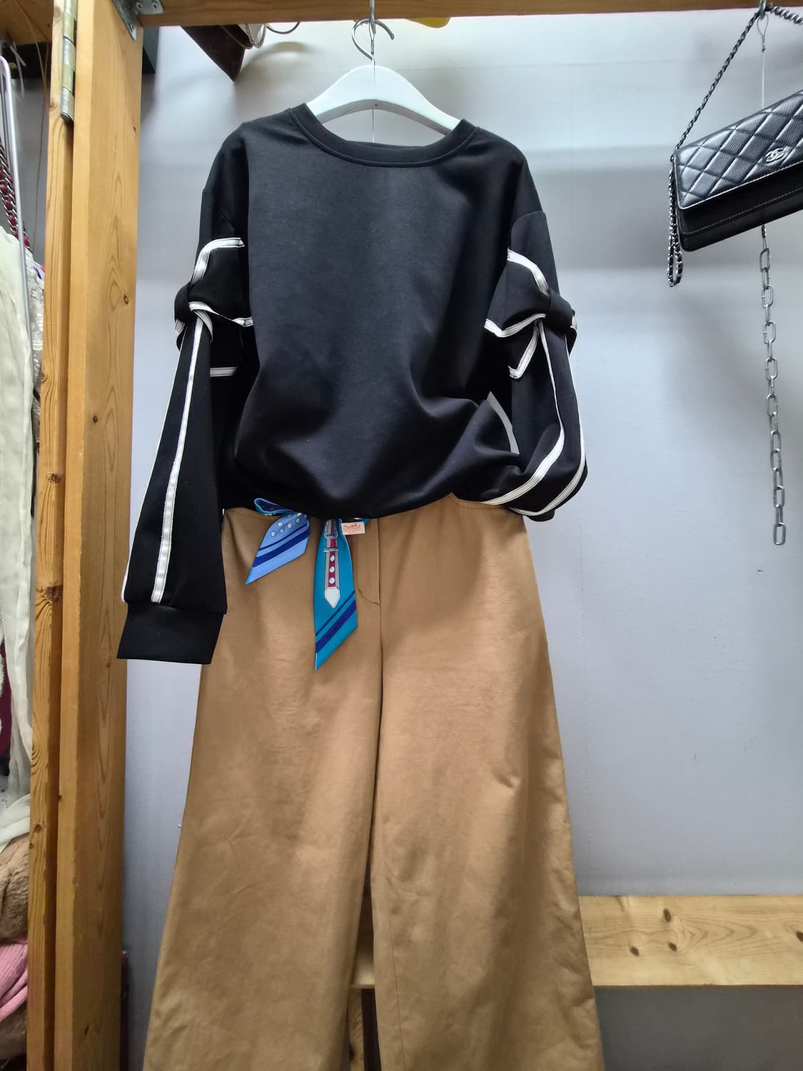 띠어리 리본꼬임 스판 맨투맨. 10month와이드팬츠 상품이미지1