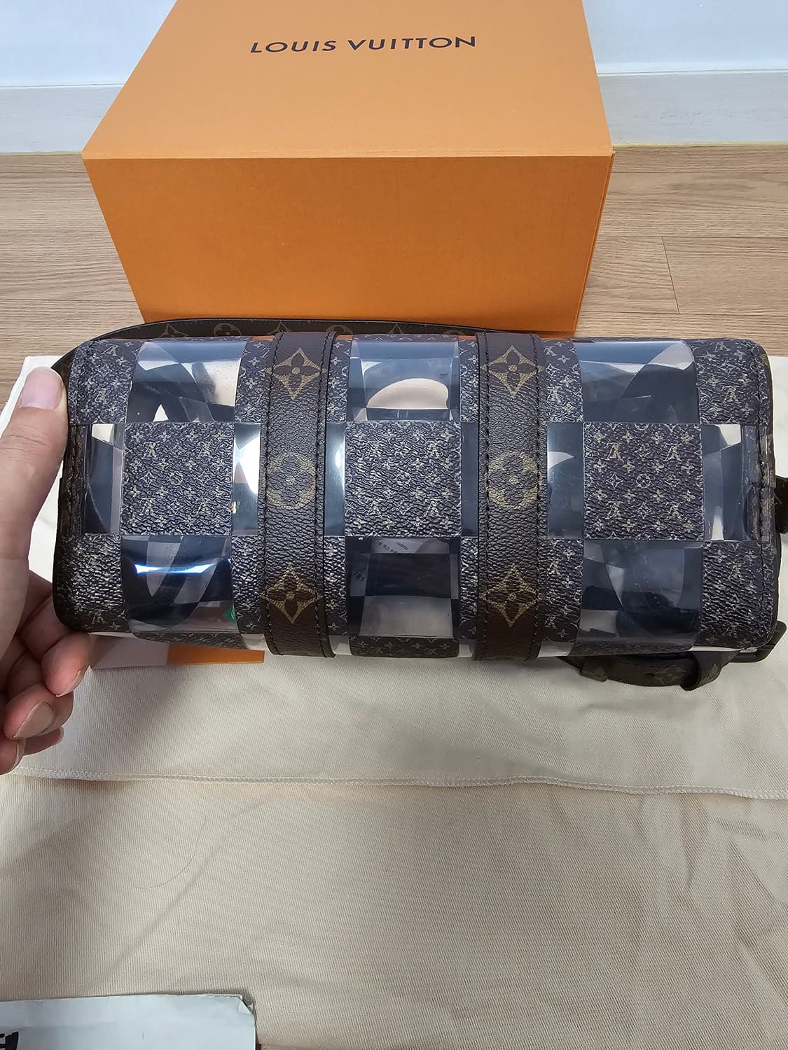 루이비통 버질아블로 투명 다미에 모노그램 키폴25 크로스백 상품이미지10