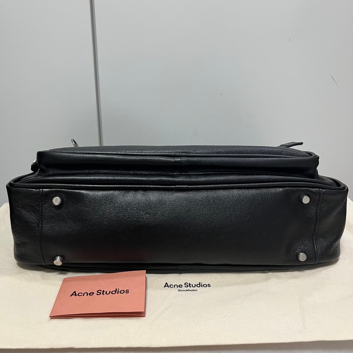 아크네스튜디오 25fw 카메로백 라지/블랙 상품이미지5