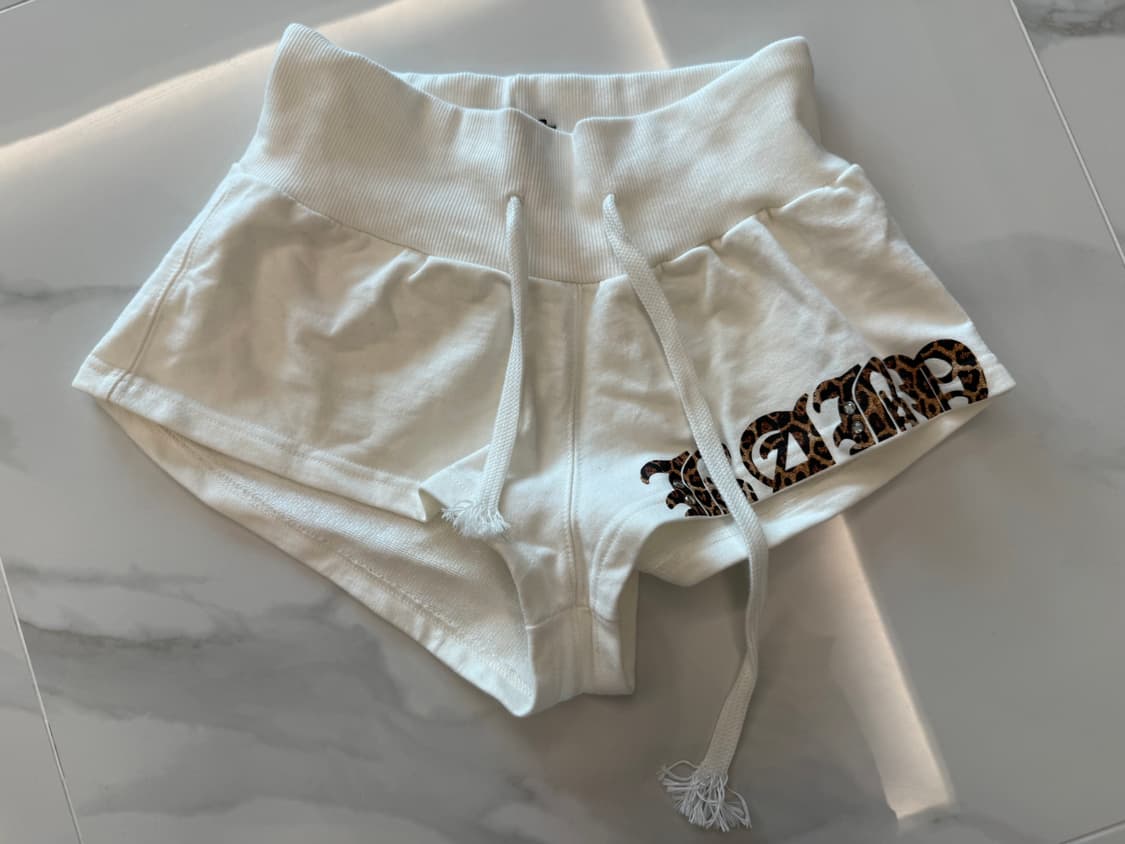 베이비메탈클럽 레오파드 로고 쇼츠 화이트 상품이미지1