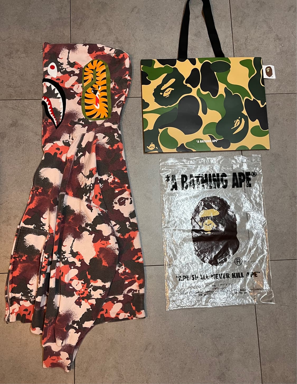 새상품급) 베이프 맵카모 적계 샤크 후드집업  상품이미지2