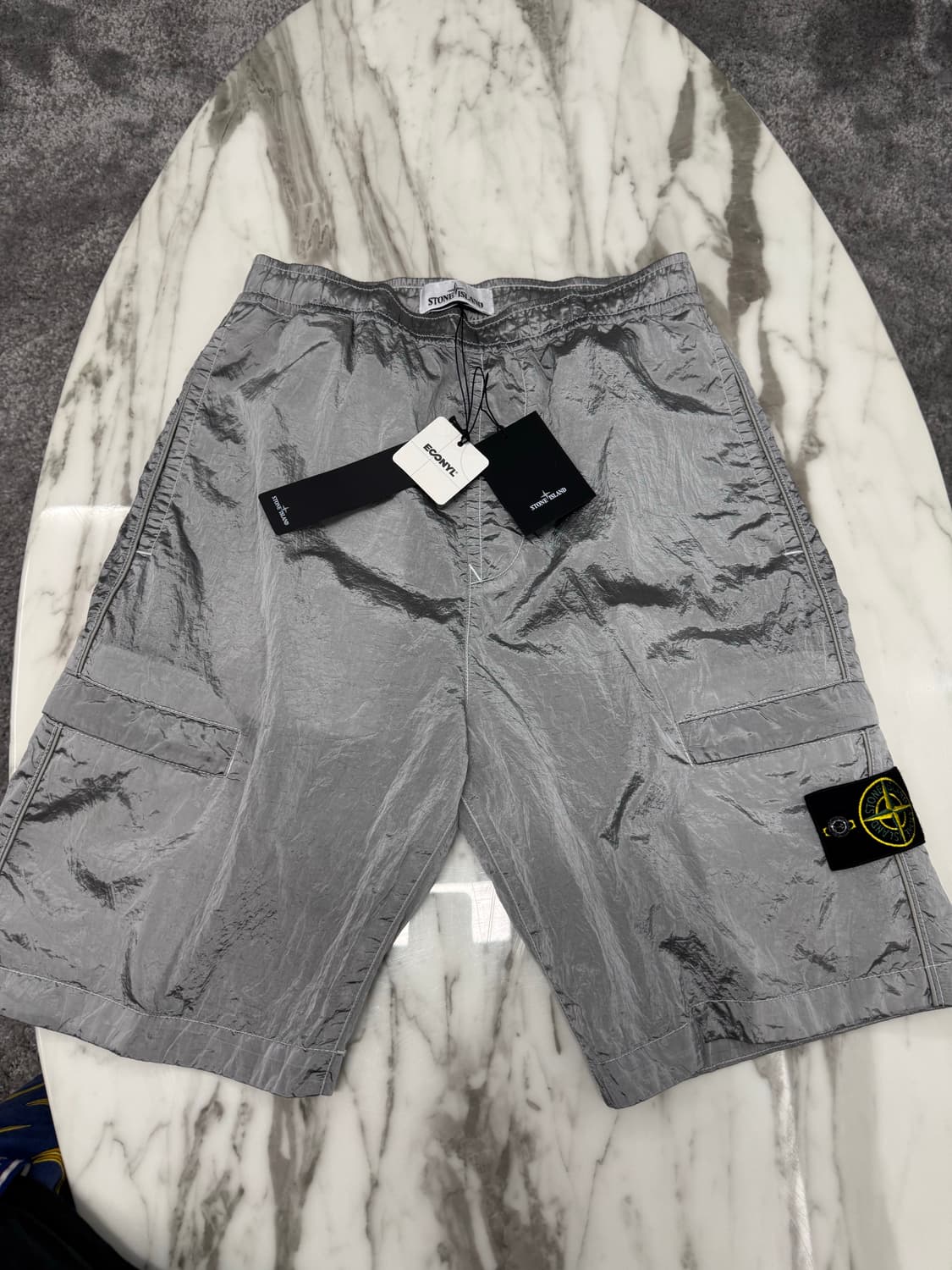 스톤아일랜드 나일론 메탈 버뮤다 팬츠 상품이미지1