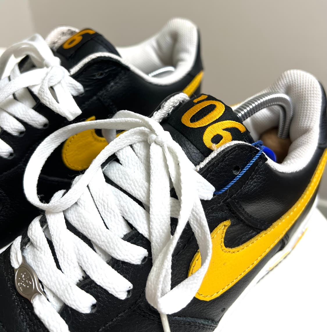 [275] 나이키 에어 포스 원 로우 06 필라델피아 흑인의날  상품이미지3