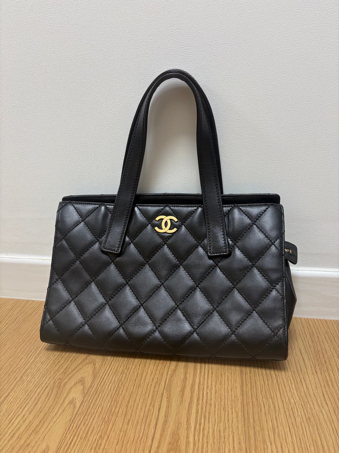 샤넬 블랙 퀼팅 숄더백 상품이미지1