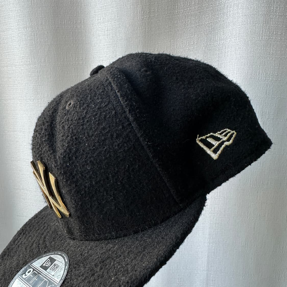 뉴에라 뉴욕 양키스 골드 로고 울혼방 스냅백 블랙 OS 상품이미지5
