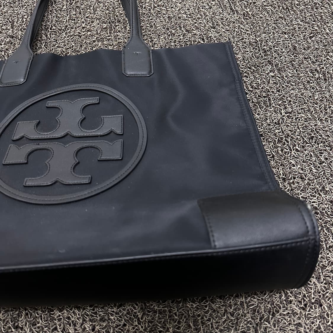 토리버치 엘라 스네이크 여성 토트백 숄더백 블랙 상품이미지4