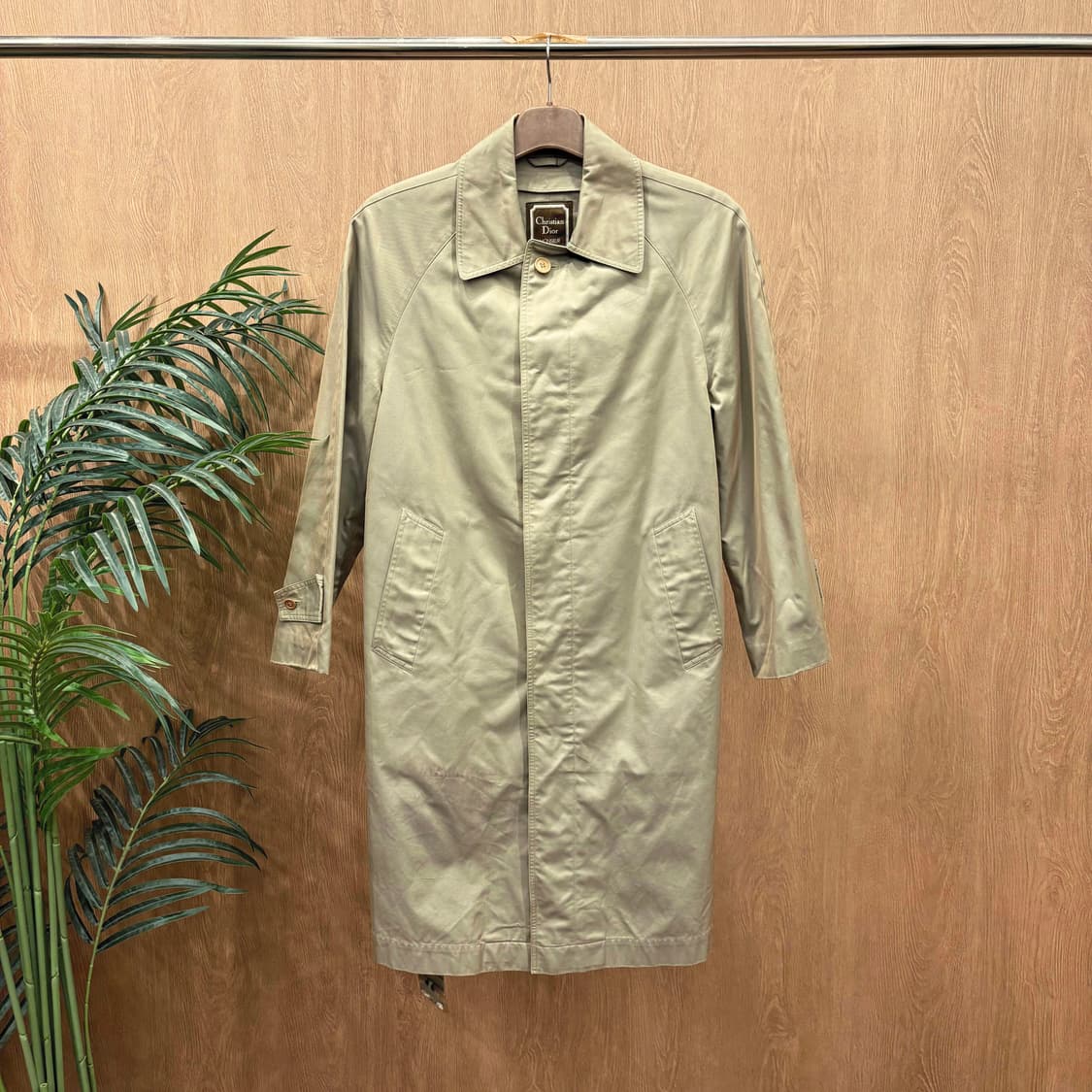 크리스찬 디올 싱글 트렌치 코트 백 벨트 스트랩 디테일 카키 베이지 상품이미지1