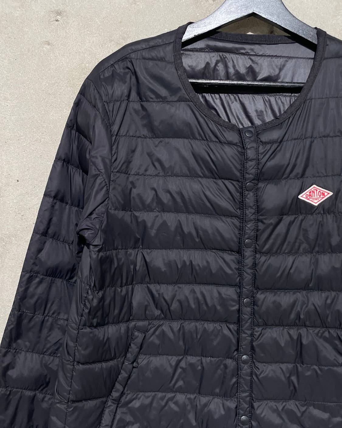 단톤 블랙 로고 나일론 다운 자켓 상품이미지2