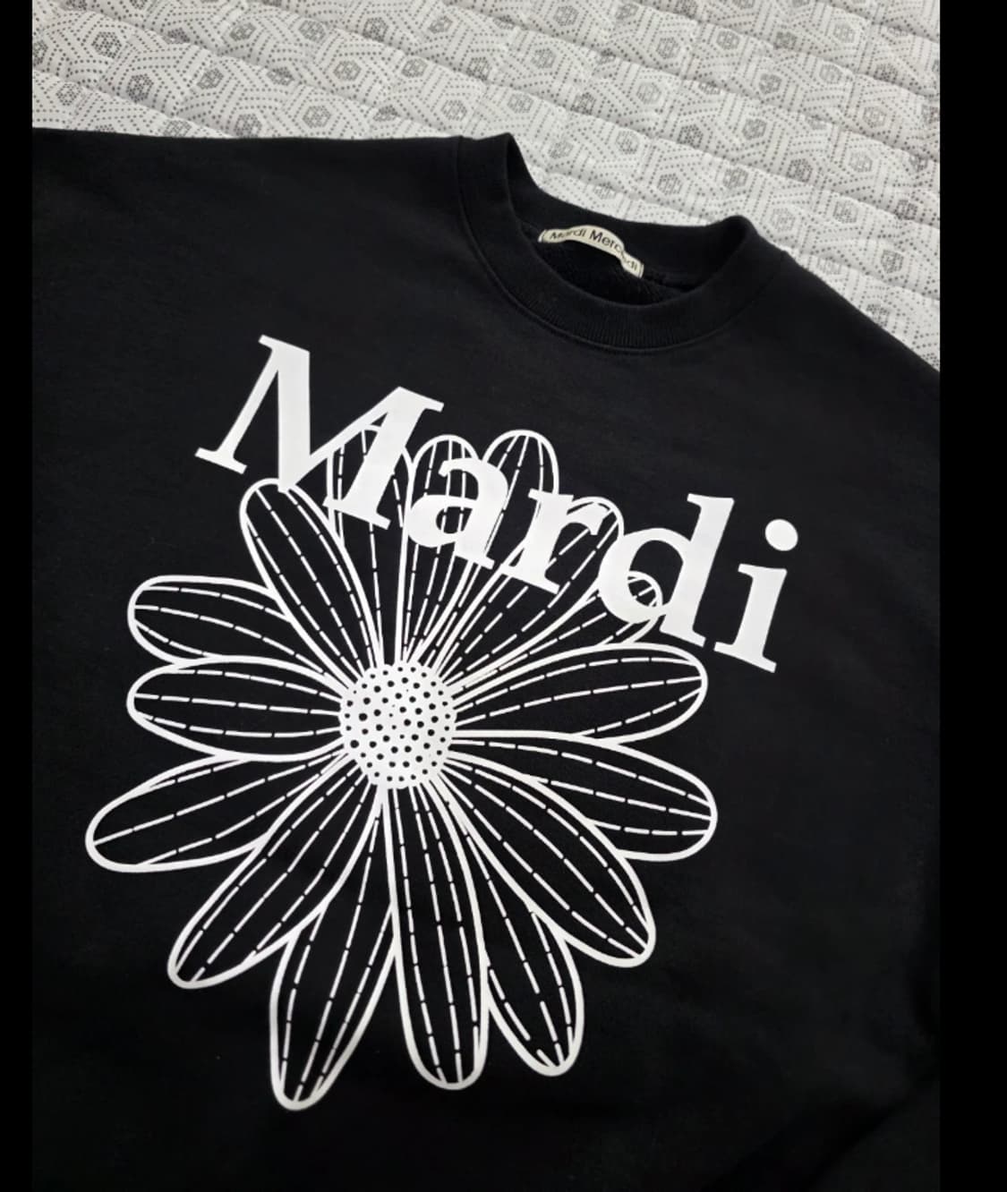 마르디 메크르디 블랙 맨투맨 상품이미지2