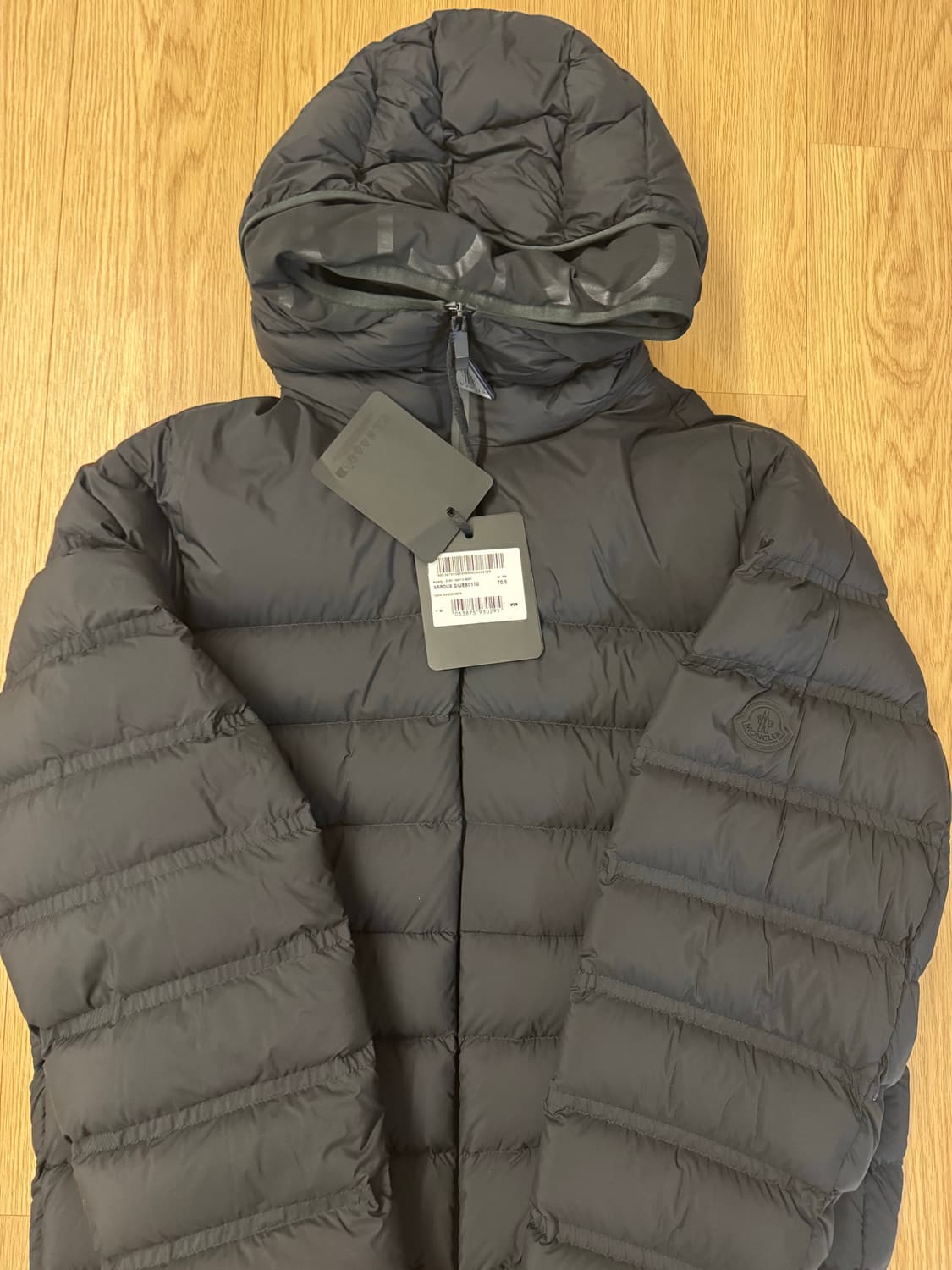 [새상품] 몽클레어 ARROUX 경량 패딩 상품이미지1