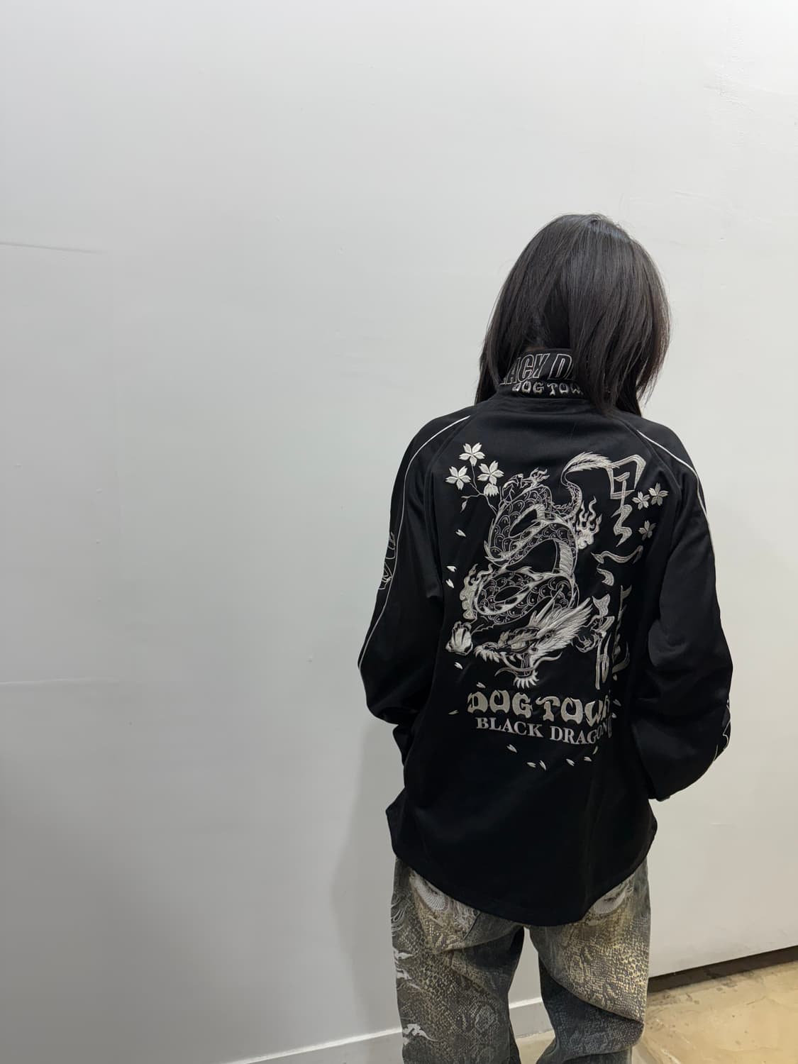 도그타운 오버핏 블랙 드래곤 자수 져지 상품이미지6