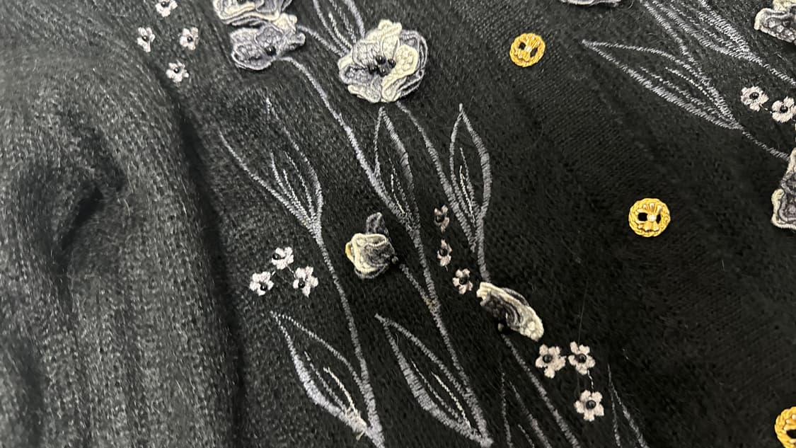 모헤어 70% 입체 플라워 비즈 가디건  상품이미지4