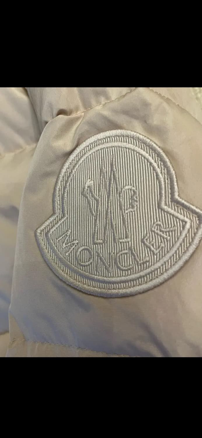 MONCLER RUFFLE HEM PUFFER JACKET SALE 상품이미지4