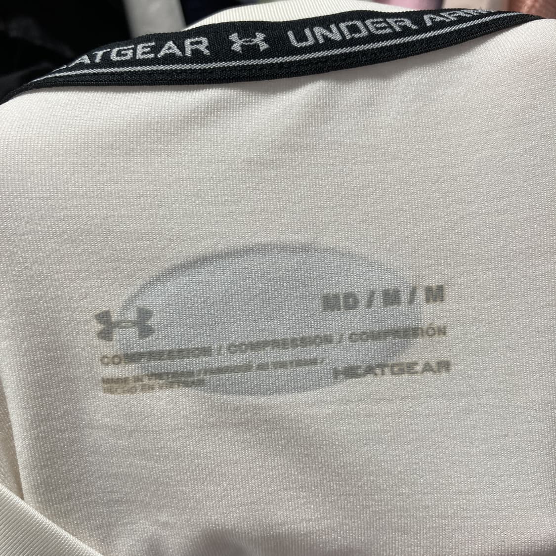 언더아머 여성스포츠반팔티 화이트 M  상품이미지4