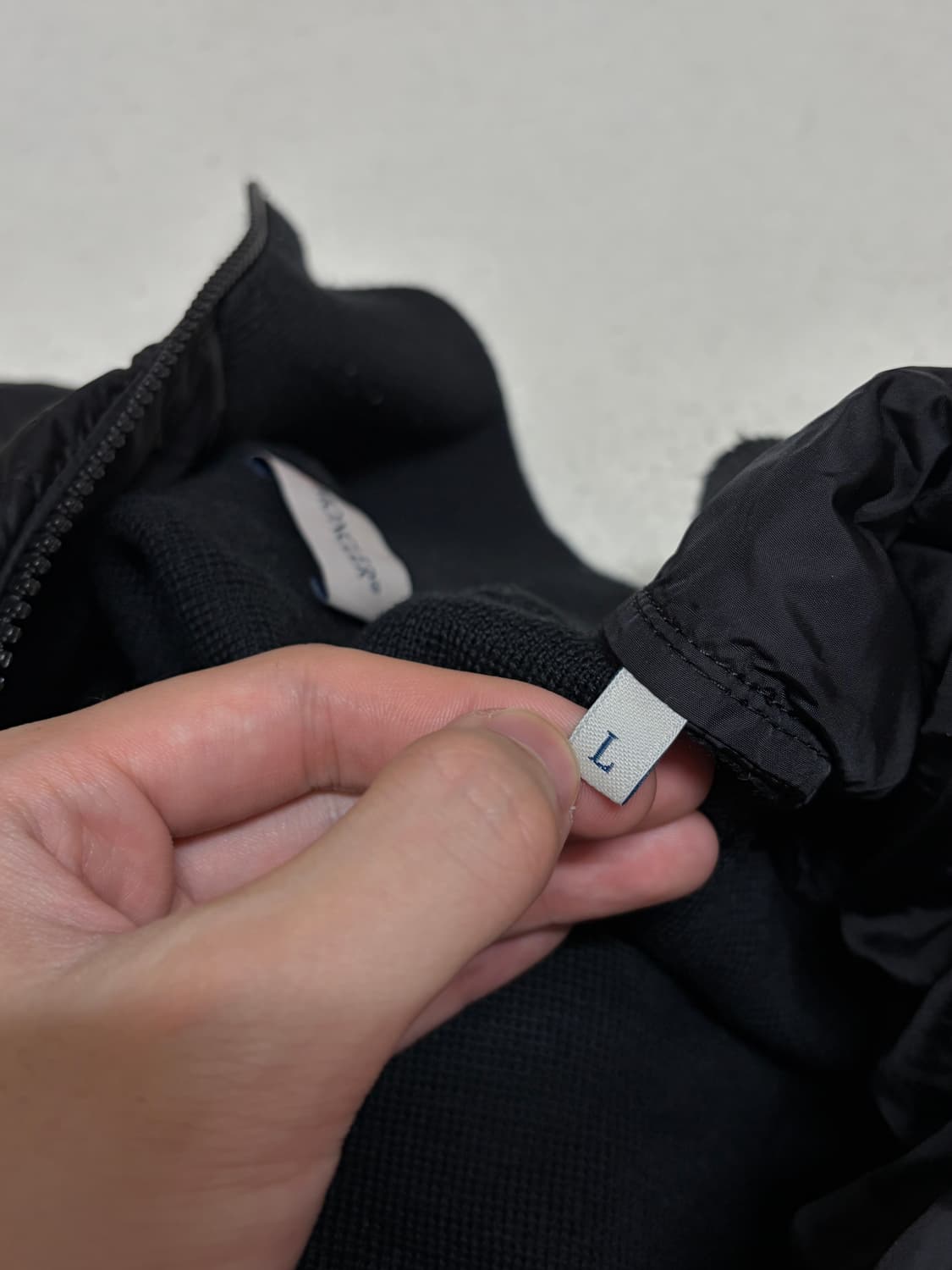 24fw 몽클레어 니트패딩 L 몽클레어 김현우 니트패딩 L 상품이미지5