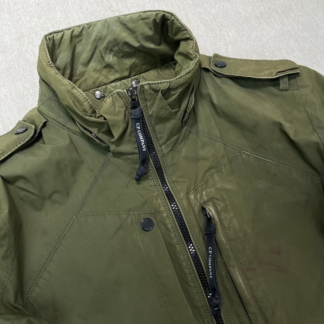 95 CP컴퍼니 14FW 올드스쿨 카키퀄팅 자켓 상품이미지2