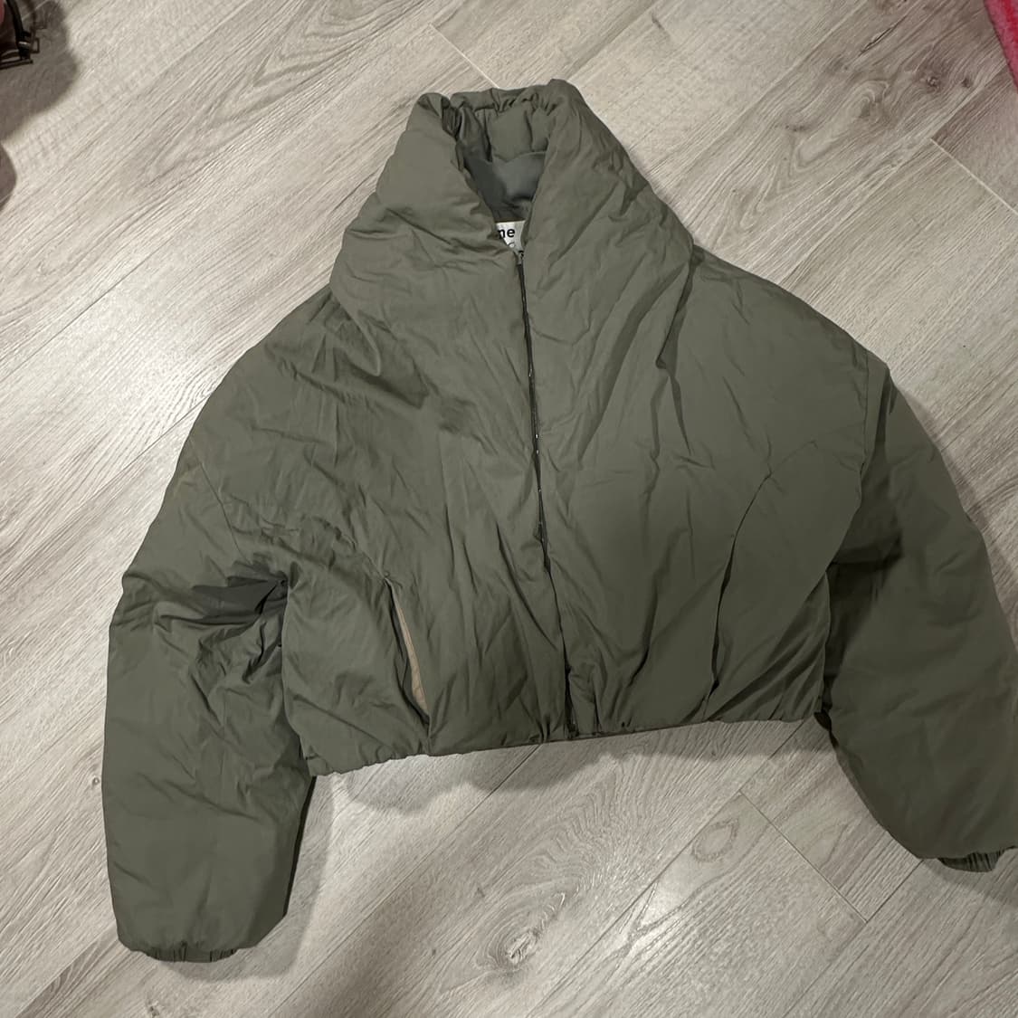 아크네 스튜디오 하이넥 크롭 패딩 카키 상품이미지7