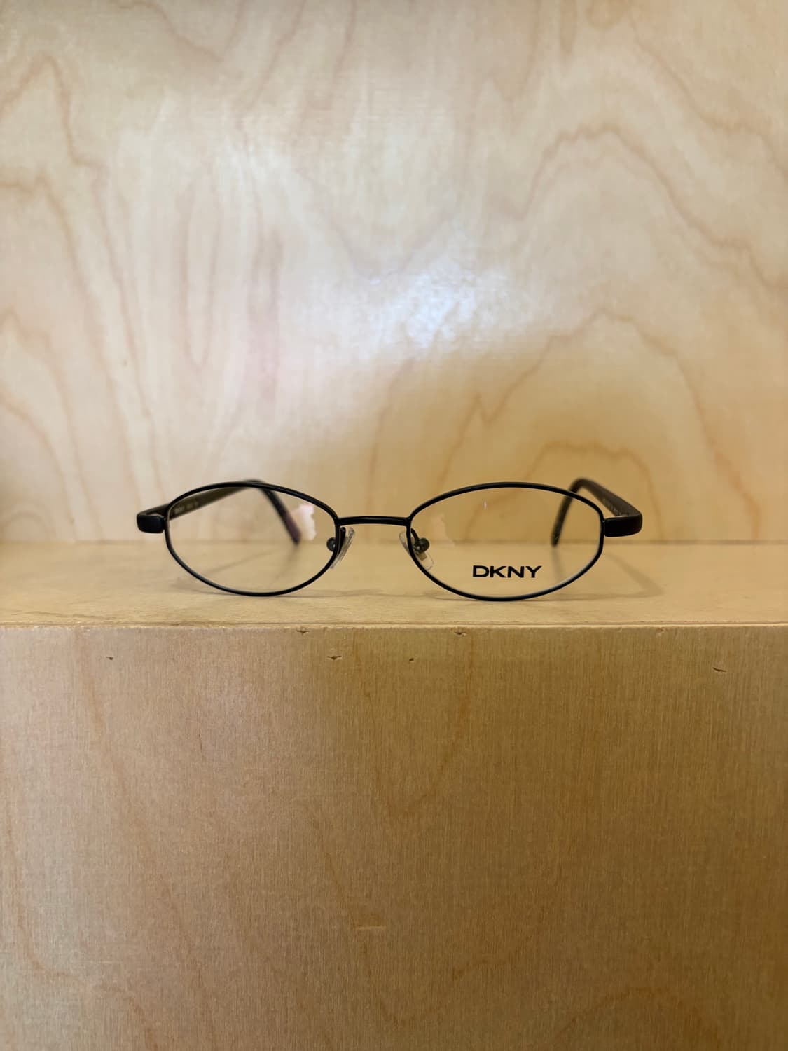 [DKNY] MADE IN ITALY 블랙 타원형 안경테 상품이미지1