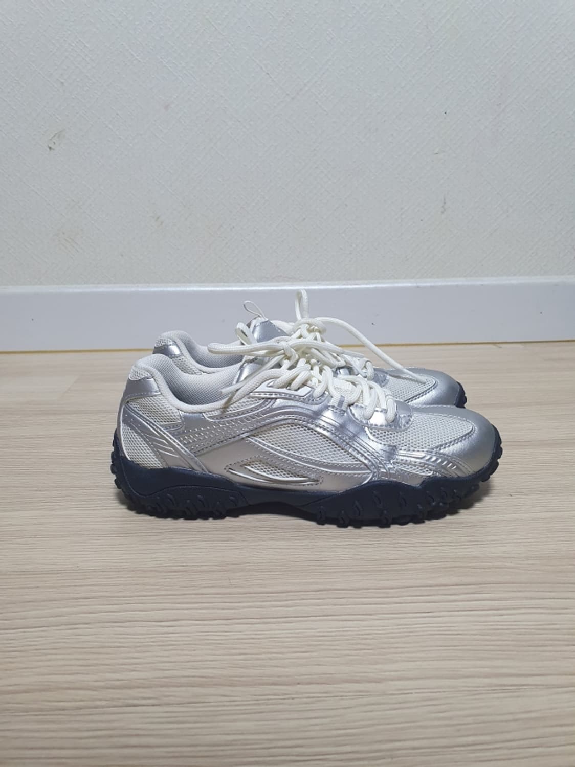  휠라 에샤페 실버문 운동화 235 상품이미지1