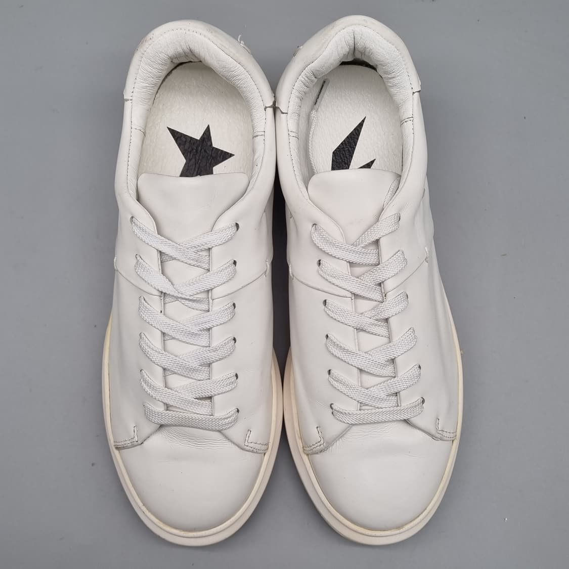 슈콤마보니 레더 여성스니커즈235 굽6 상품이미지2