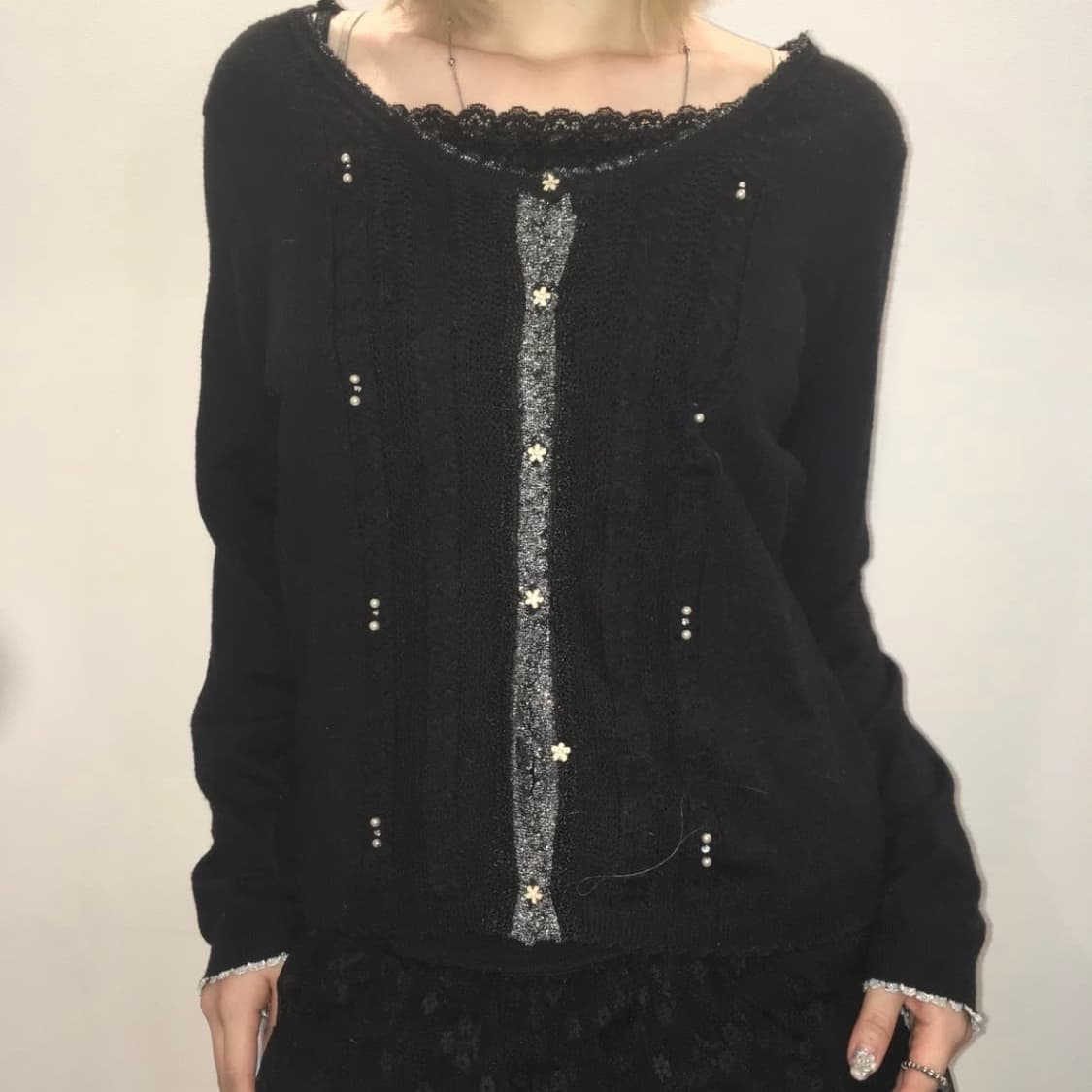 axes femme 블랙 펄 레이스 가디건 상품이미지1