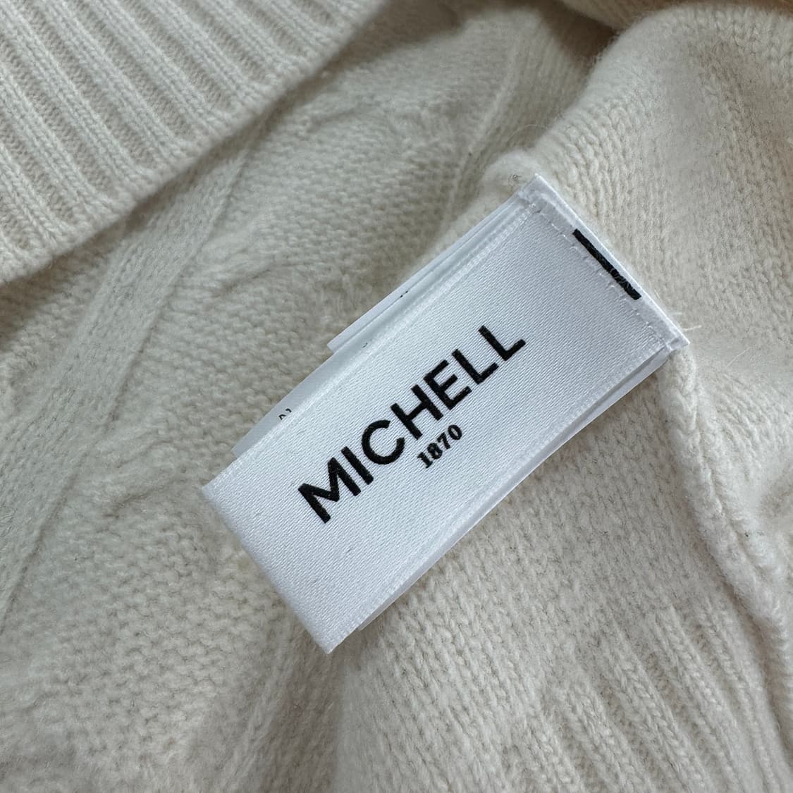 일라일 24 울 캐시미어 터틀넥 케이블 니트 탑 상품이미지3