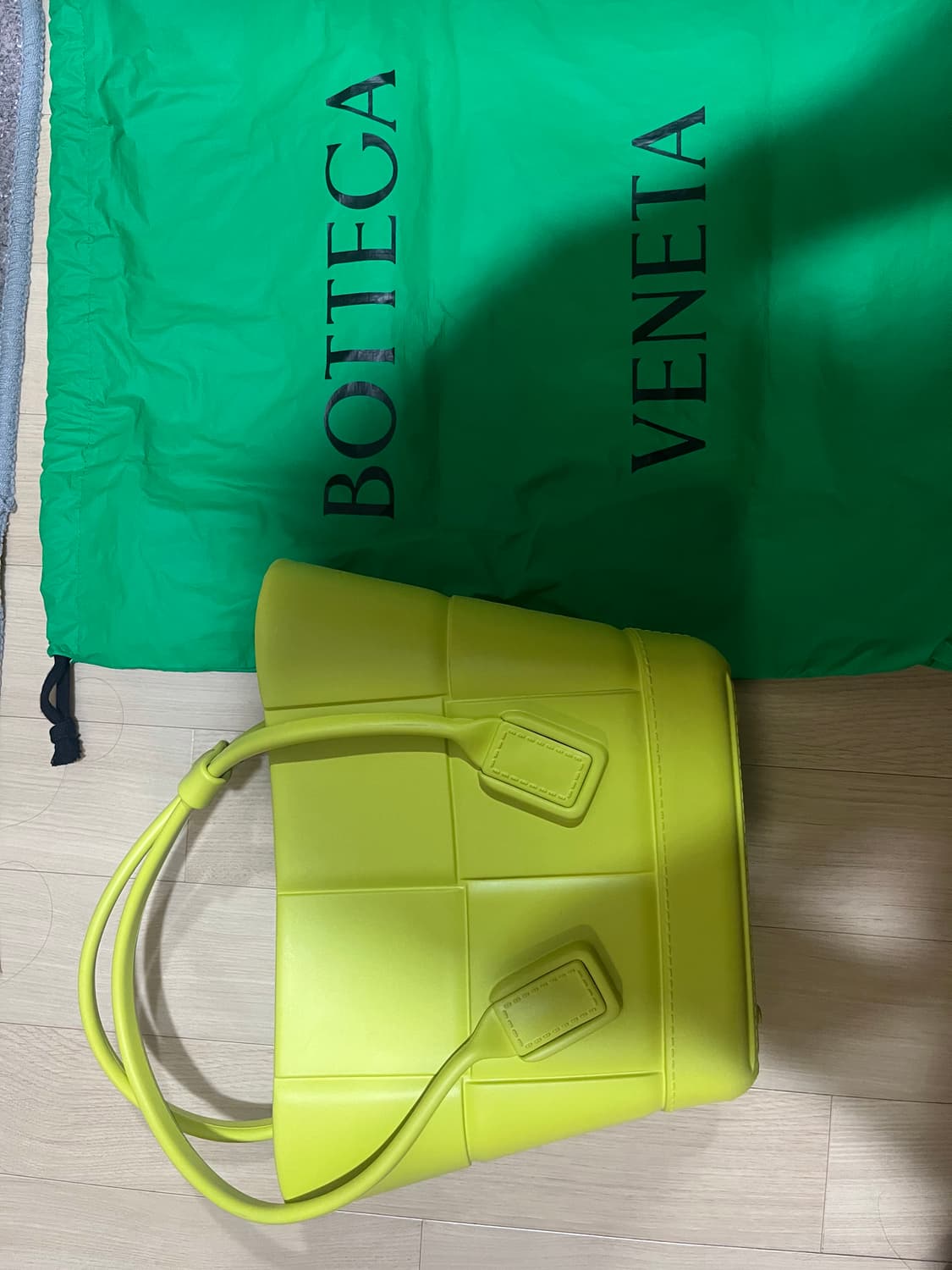 보테가베네타 아르코 러버 토트백 상품이미지1