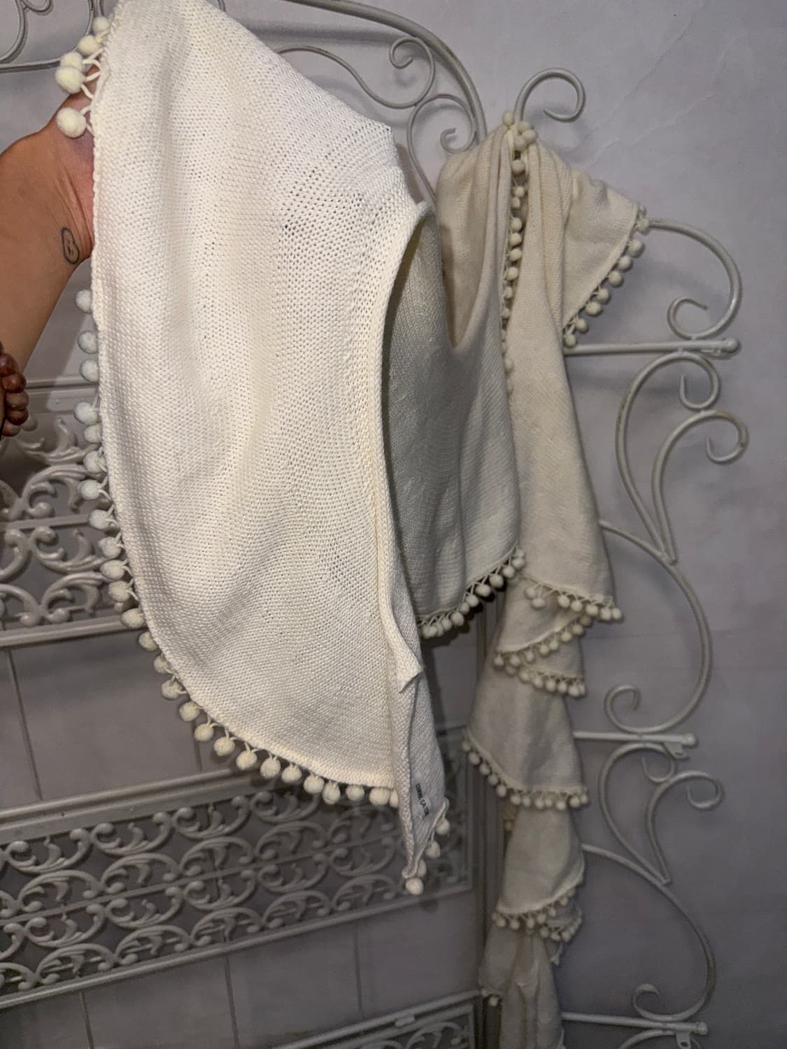 Ivory knit ball ruffle cape muffler 상품이미지4
